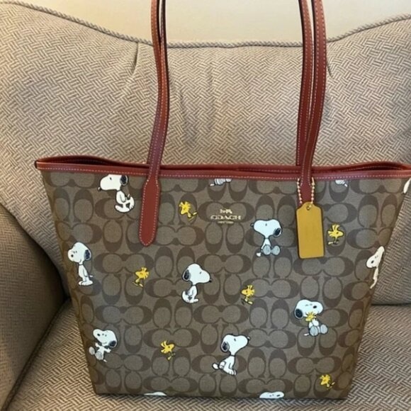 Coach X Peanuts City Tote In With Snoopy Woodstock - Picture 1 of 7